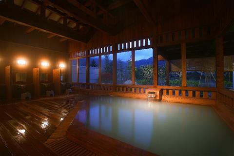 1泊目：蔵王四季のホテル（大浴場）